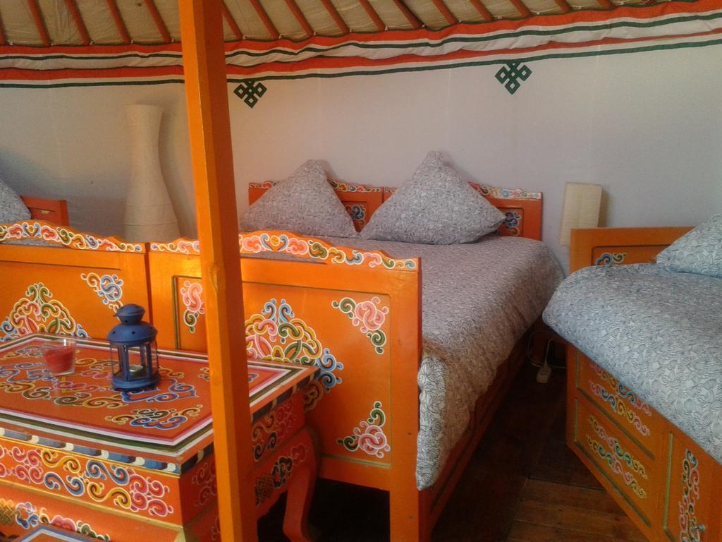 Yourte Nomade-Lodge Les Ecrennes Bilik gambar